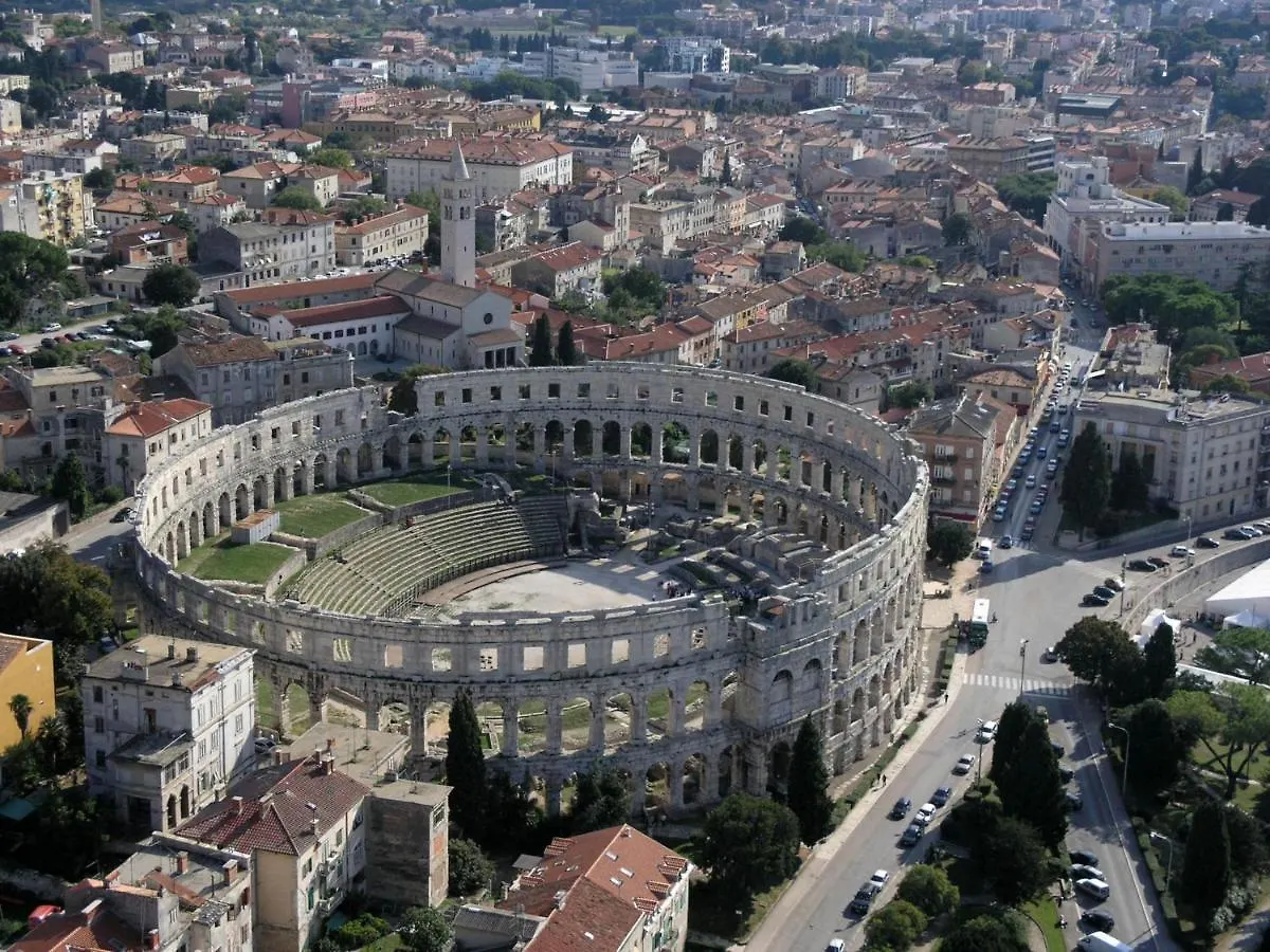 Apartment Sandra 0*, Pula
